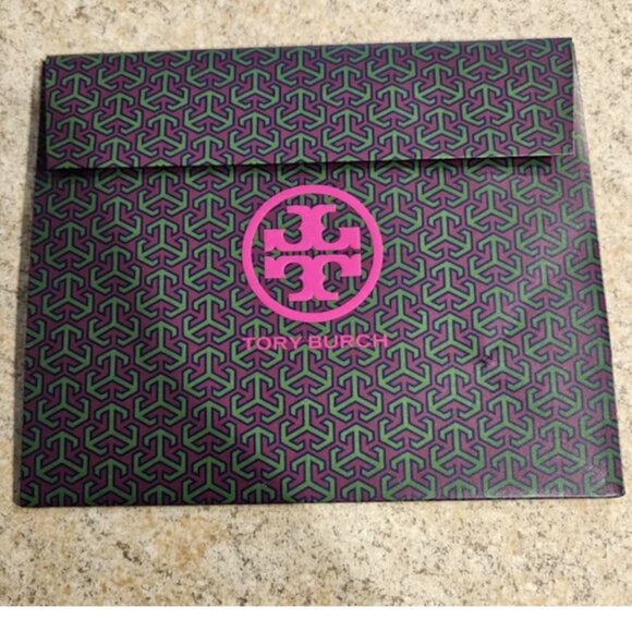 ✨ Tory Burch Logo Clothing Gift Envelope – NEW – Luxury Packaging (16 x 6× 6)  ✨ - Picture 1 of 3